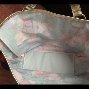 Lilly Pulitzer Bags - Lilly Pulitzer navy garden game print tote Lilly Pulitzer Bags - Lilly Pulitzer navy garden game print tote
